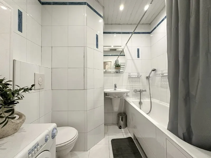 Комната, 14.6 м² м кузьминки • 18 мин пешком • 4-комнатная квартира • 5 этаж из 23 • ул васильцовский стан 11, на карте 37 000 ₽/мес, без комиссии большой гайд по аренде холодильник • стиральная машина • интернет • мебель • лифт • мусоропровод • посудомойка • кондиционер • с животными • с детьми • телевизор • консьерж рязанский район чистота 3.64 транспорт 4.01 парки и скверы 4.50 агент. Сдается в аренду отдельная комната в просторной, благоустроенной квартире. Стильное пространство в светлых тонах оборудовано всем необходимым: удобная кровать, рабочее место с естественным освещением, вместительный шкаф-купе, комод, прикроватные тумбы, зеркало в полный рост и кондиционер. Elena, написать уровень доверия средний 🆗 выложить квартиру бесплатно - фотография - 7