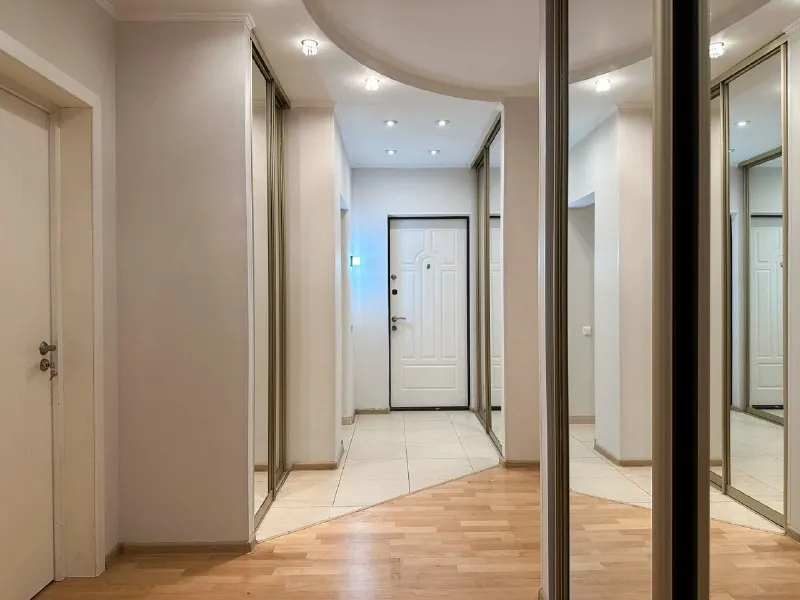 Комната, 14.6 м² м кузьминки • 18 мин пешком • 4-комнатная квартира • 5 этаж из 23 • ул васильцовский стан 11, на карте 37 000 ₽/мес, без комиссии большой гайд по аренде холодильник • стиральная машина • интернет • мебель • лифт • мусоропровод • посудомойка • кондиционер • с животными • с детьми • телевизор • консьерж рязанский район чистота 3.64 транспорт 4.01 парки и скверы 4.50 агент. Сдается в аренду отдельная комната в просторной, благоустроенной квартире. Стильное пространство в светлых тонах оборудовано всем необходимым: удобная кровать, рабочее место с естественным освещением, вместительный шкаф-купе, комод, прикроватные тумбы, зеркало в полный рост и кондиционер. Elena, написать уровень доверия средний 🆗 выложить квартиру бесплатно - фотография - 8