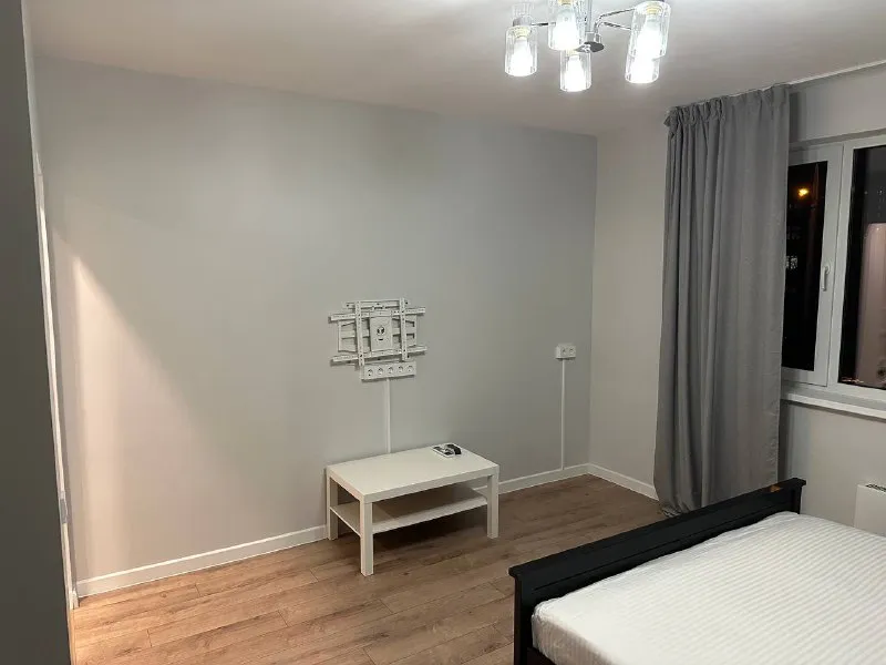 1-комн квартира, 39.4 м² м бунинская аллея • 10 мин пешком • 2 этаж из 9 • ул академика семёнова 15, на карте 60 000 ₽/мес, без комиссии большой гайд по аренде холодильник • стиральная машина • интернет • мебель • кондиционер • с животными • с детьми • мусоропровод • лифт • посудомойка • телевизор • консьерж район южное бутово чистота 4.24 транспорт 3.99 парки и скверы 4.89 собственник. Свободна к заселению. Сдается на длительный период. Свежий ремонт. Окна выходят во двор. Район с развитой инфраструктурой, в шаговой доступности магазины, школа, сад, обновленная поликлиника. Рядом находится парк южное бутово, пруд. Квартира с мебелью, посудой, гардеробной и теплым полом. Залог 60000, коммунальные услуги: по счетчикам. © предоплату до просмотра просят только мошенники! Александра, написать уровень доверия низкий ⚠️ выложить квартиру бесплатно - фотография - 3