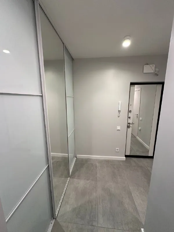 1-комн квартира, 39.4 м² м бунинская аллея • 10 мин пешком • 2 этаж из 9 • ул академика семёнова 15, на карте 60 000 ₽/мес, без комиссии большой гайд по аренде холодильник • стиральная машина • интернет • мебель • кондиционер • с животными • с детьми • мусоропровод • лифт • посудомойка • телевизор • консьерж район южное бутово чистота 4.24 транспорт 3.99 парки и скверы 4.89 собственник. Свободна к заселению. Сдается на длительный период. Свежий ремонт. Окна выходят во двор. Район с развитой инфраструктурой, в шаговой доступности магазины, школа, сад, обновленная поликлиника. Рядом находится парк южное бутово, пруд. Квартира с мебелью, посудой, гардеробной и теплым полом. Залог 60000, коммунальные услуги: по счетчикам. © предоплату до просмотра просят только мошенники! Александра, написать уровень доверия низкий ⚠️ выложить квартиру бесплатно - фотография - 8