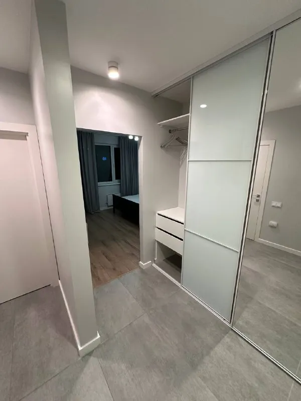 1-комн квартира, 39.4 м² м бунинская аллея • 10 мин пешком • 2 этаж из 9 • ул академика семёнова 15, на карте 60 000 ₽/мес, без комиссии большой гайд по аренде холодильник • стиральная машина • интернет • мебель • кондиционер • с животными • с детьми • мусоропровод • лифт • посудомойка • телевизор • консьерж район южное бутово чистота 4.24 транспорт 3.99 парки и скверы 4.89 собственник. Свободна к заселению. Сдается на длительный период. Свежий ремонт. Окна выходят во двор. Район с развитой инфраструктурой, в шаговой доступности магазины, школа, сад, обновленная поликлиника. Рядом находится парк южное бутово, пруд. Квартира с мебелью, посудой, гардеробной и теплым полом. Залог 60000, коммунальные услуги: по счетчикам. © предоплату до просмотра просят только мошенники! Александра, написать уровень доверия низкий ⚠️ выложить квартиру бесплатно - фотография - 9