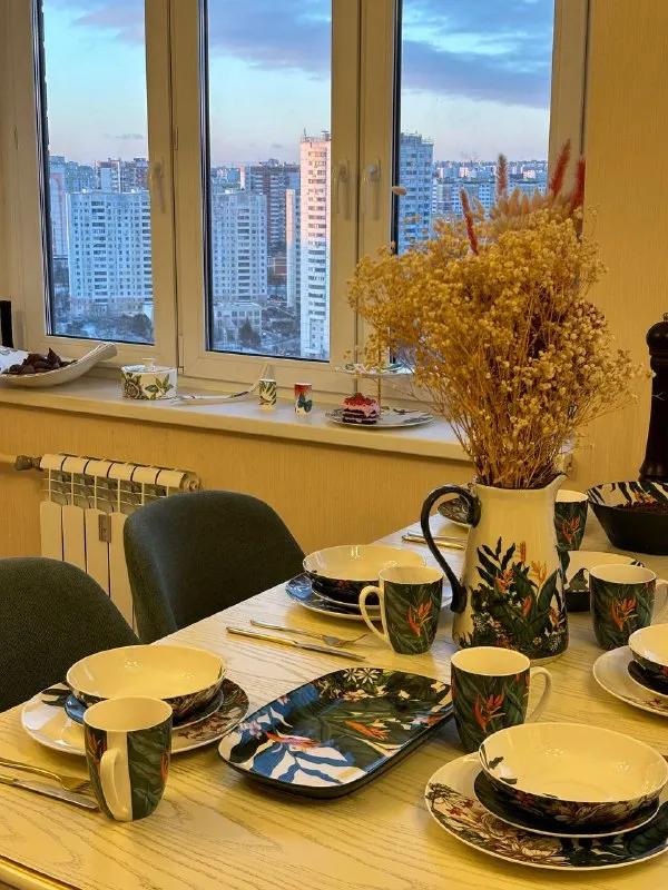 3-комн квартира, 65 м² м битца • 15 мин на транспорте • 18 этаж из 24 • видное, б-р южный 6, на карте 85 000 ₽/мес, без комиссии большой гайд по аренде стиральная машина • интернет • мебель • холодильник • посудомойка • кондиционер • с животными • с детьми • телевизор • лифт • мусоропровод • консьерж собственник. Собственник. Сдается впервые. Уютная, просторная видовая евротрешка (2 комнаты + большая кухня-гостиная). Лоджия в спальне. Квартира со всей необходимой мебелью и техникой. Два санузла. Есть все необходимые магазины, пункты выдачи, клиники, салоны красоты, кофейни, школа. Станции - мцд битца, м аннино, м бульвар дмитрия донского. © предоплату до просмотра просят только мошенники! Alika, написать уровень доверия низкий ⚠️ выложить квартиру бесплатно - фотография - 9