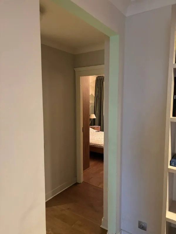 2-комн квартира, 56 м² м славянский бульвар • 7 мин пешком • 17 этаж из 18 • б-р славянский 9 к5, на карте 120 000 ₽/мес, без комиссии большой гайд по аренде холодильник • стиральная машина • интернет • мебель • посудомойка • кондиционер • мусоропровод • консьерж • лифт • с животными • с детьми • телевизор район фили-давыдково чистота 4.33 транспорт 4.22 парки и скверы 4.80 собственник. Сдается квартира начиная с 18.12, на срок 3-4 месяца (в теории спустя этот срок можно обсудить продление). Район с развитой инфраструктурой, все необходимое в шаговой доступности. Квартира полностью оснащена всем необходимым, от посудомойки до проектора. Есть балкон, окна выходят в две стороны. Залог: 100 тысяч © предоплату до просмотра просят только мошенники! Vladislav, написать уровень доверия низкий ⚠️ выложить квартиру бесплатно - фотография - 4