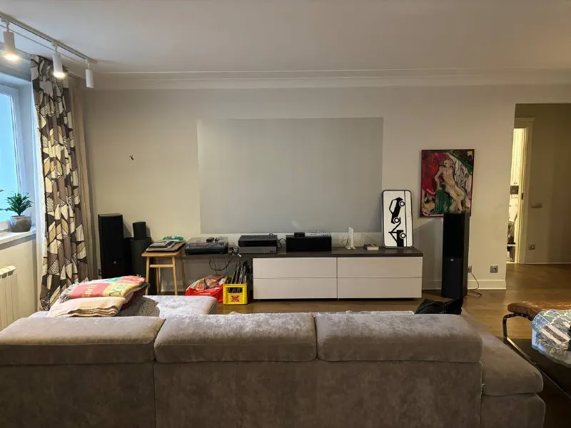 2-комн квартира, 56 м² м славянский бульвар • 7 мин пешком • 17 этаж из 18 • б-р славянский 9 к5, на карте 120 000 ₽/мес, без комиссии большой гайд по аренде холодильник • стиральная машина • интернет • мебель • посудомойка • кондиционер • мусоропровод • консьерж • лифт • с животными • с детьми • телевизор район фили-давыдково чистота 4.33 транспорт 4.22 парки и скверы 4.80 собственник. Сдается квартира начиная с 18.12, на срок 3-4 месяца (в теории спустя этот срок можно обсудить продление). Район с развитой инфраструктурой, все необходимое в шаговой доступности. Квартира полностью оснащена всем необходимым, от посудомойки до проектора. Есть балкон, окна выходят в две стороны. Залог: 100 тысяч © предоплату до просмотра просят только мошенники! Vladislav, написать уровень доверия низкий ⚠️ выложить квартиру бесплатно - фотография - 6