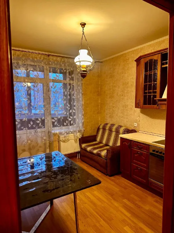 1-комн квартира, 46 м² м медведково • 20 мин на транспорте • 4 этаж из 15 • мытищи, ул мира 30, на карте холодильник • стиральная машина • интернет • мебель • телевизор • лифт • с детьми • посудомойка • кондиционер • с животными • мусоропровод • консьерж собственник. Сдается от собственника, светлая и очень просторная однокомнатная квартира, полностью готова к заселению для семьи из 2-3 человек. Удобное расположение - рядом трц, магазины, остановка в 1 мин от дома. До медведково 20 мин, хорошая транспортная доступность. 2 огромных лоджии, большая кухня со спальным местом. Залог 46000 аукцион! Предложи цену в комментариях с рассказом о себе. Собственник напишет в лс на лучшее предложение. Выложить квартиру бесплатно - фотография - 7