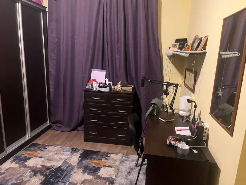 Небольшая 1 к. Квартира 32 м² у метро румянцево! Сдаётся просторная квартира с небольшой кухней 32м² всего в 20 мин пешком от м. Румянцево/тютчевская. Рядом теплый стан (на машине 5 минут). ✅ • отдельная небольшая кухня — готовьте с удовольствием, без запахов в жилой зоне • вся необходимая техника: холодильник и стиральная машина, свой бойлер ✅ условия: • 30 000 ₽/мес. — всё включено (коммуналка уже в стоимости) • парковка — доступна за доплату • залог — 30000 ₽ (это ваша оплата последнего месяца) идеально для одного человека или пары. 📱 готовы посмотреть? Пишите или звоните — договоримся о просмотре! +79523776131 въезд завтра ➡️предоплату/бронь/заморозку денег/автооплату до просмотра квартиры не вносить! Если по этому объявлению спрашивают какую либо оплату сообщите по контактам в описании канала. - фотография - 3