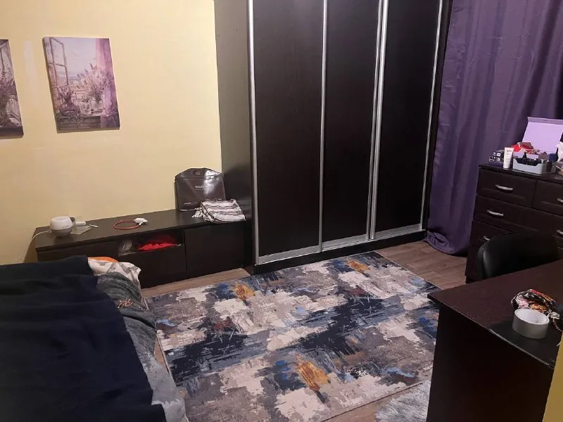 Небольшая 1 к. Квартира 32 м² у метро румянцево! Сдаётся просторная квартира с небольшой кухней 32м² всего в 20 мин пешком от м. Румянцево/тютчевская. Рядом теплый стан (на машине 5 минут). ✅ • отдельная небольшая кухня — готовьте с удовольствием, без запахов в жилой зоне • вся необходимая техника: холодильник и стиральная машина, свой бойлер ✅ условия: • 30 000 ₽/мес. — всё включено (коммуналка уже в стоимости) • парковка — доступна за доплату • залог — 30000 ₽ (это ваша оплата последнего месяца) идеально для одного человека или пары. 📱 готовы посмотреть? Пишите или звоните — договоримся о просмотре! +79523776131 въезд завтра ➡️предоплату/бронь/заморозку денег/автооплату до просмотра квартиры не вносить! Если по этому объявлению спрашивают какую либо оплату сообщите по контактам в описании канала. - фотография - 4