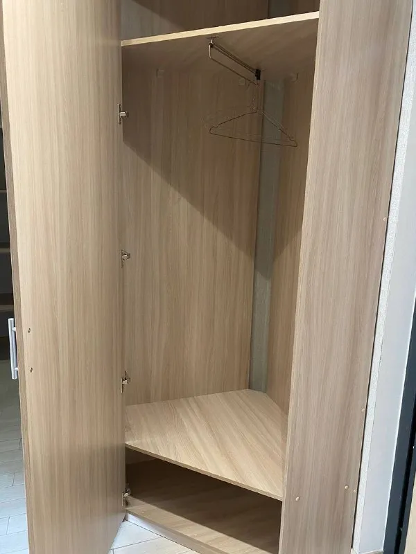 М. Солнцево 1-к квартира ▫️жк лучи, м. Солнцево, производственная 12к2. Сдается на длительный срок (с 12 декабря!!!) прекрасная 1 комнатная квартира, 38 м² с ремонтом. Кухня 10,5 м², комната 16 м², совмещённый санузел с ванной. В квартире имеется вся необходимая мебель и техника. Ремонт выполнен для себя. Имеется кладовая/гардеробная. При необходимости можно доукомплеквать мебелью и техникой. Квартира светлая и очень тёплая. Сдается для 1-2 человек, молодой семье, гражданам рф, без детей и животных. Оперативный показ. По всем вопросам в личку. Цена: 65.000₽ + депозит (можно разбить на 2 части)+коммунальные платежи по счётчикам+интернет. Контакты @ksuv_shv ➡️предоплату/бронь/заморозку денег/автооплату до просмотра квартиры не вносить! Если по этому объявлению спрашивают какую либо оплату сообщите по контактам в описании канала. - фотография - 4