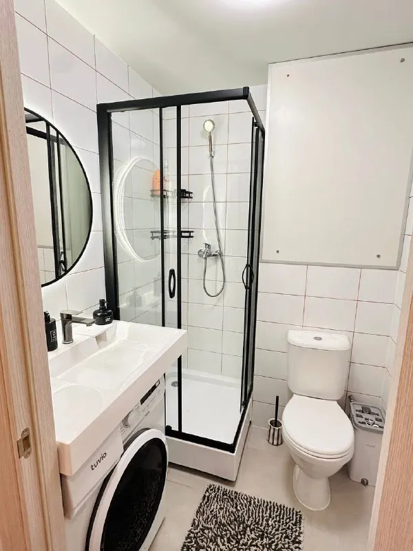 М. Улица академика янгеля студия ▫️дорожная, 46к1 сдам уютную студию 20 м². На долгий срок. Ремонт свежий. В квартире есть всё необходимое для комфортного проживания: удобная кровать с матрасом askona, современная техника, холодильник стильный под ретро, идукционная плита, кофемашина, телевизор. В квартире уже есть wi-fi. Соседи тихие. Оплата первый и последний месяц. Залога нет. Комиссии тем более. Цена: 50.000₽ + свет и вода контакты: @fotkilitvinova ➡️предоплату/бронь/заморозку денег/автооплату до просмотра квартиры не вносить! Если по этому объявлению спрашивают какую либо оплату сообщите по контактам в описании канала. - фотография - 2