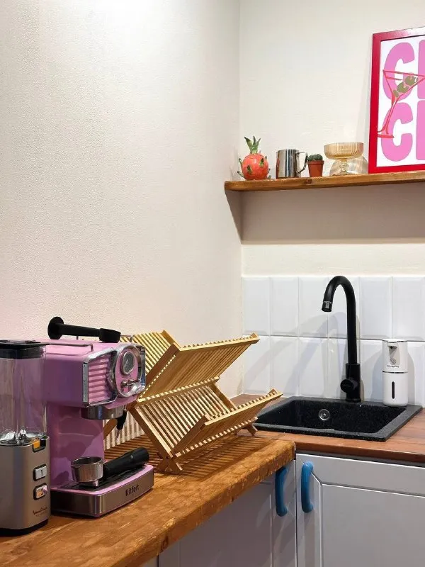 М. Улица академика янгеля студия ▫️дорожная, 46к1 сдам уютную студию 20 м². На долгий срок. Ремонт свежий. В квартире есть всё необходимое для комфортного проживания: удобная кровать с матрасом askona, современная техника, холодильник стильный под ретро, идукционная плита, кофемашина, телевизор. В квартире уже есть wi-fi. Соседи тихие. Оплата первый и последний месяц. Залога нет. Комиссии тем более. Цена: 50.000₽ + свет и вода контакты: @fotkilitvinova ➡️предоплату/бронь/заморозку денег/автооплату до просмотра квартиры не вносить! Если по этому объявлению спрашивают какую либо оплату сообщите по контактам в описании канала. - фотография - 6