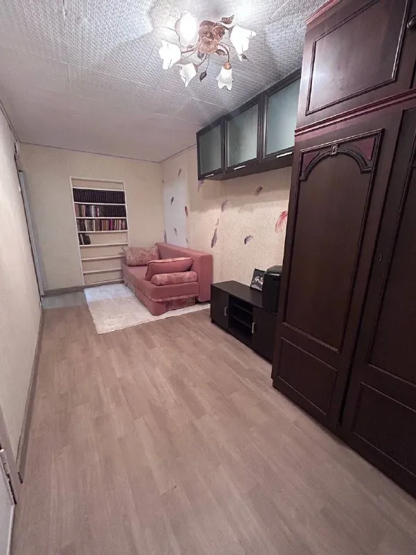 На длительный срок сдается 2 к квартира от собственника с косметическим ремонтом и бытовой техникой... - фотография