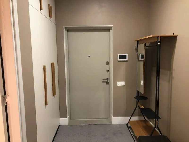 1-к квартира🏙️ м. Площадь ильича8️⃣ евродвушка с современным ремонтом в жк «символ» (бизнес-класс), 10 минут пешком до метро. Срочно сдается напрямую на долгий срок, без агента. 48 м². 📍 локация: 🚇 метро «авиамоторная» — 10 минут пешком 🚌 трамвайная остановка — 5 минут пешком 🏢 о доме и комплексе: — 👩‍💼 консьерж — 🚗 подземный паркинг — 🔐 закрытая территория — 📹 - фотография - 8