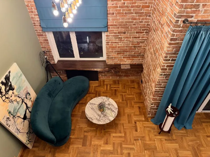 Двухэтажная квартира🏙️ м. Полежаевская7️⃣ сдаю 2х этажную квартиру в доме бизнес класса. Второй этаж полноценный. 🏡 красивая территория. Приятные входные группы с ресепшеном 24/7. 🛋️ 60 метров. 2 санузла на первом и втором этаже. Балкон. Стиральная комната. 🛌 спальня с двухспальной кроватью. Проектор. Вся необходимая техника, включая посудомойку. 🫰стоимость: 130.000₽ в месяц. ✅ заехать можно в ближайшее время. Сдается на 2-3 месяца — поэтому цена много ниже, чем в жк этого района. Готова к оперативному показу. 💌пишите, звоните: @perssiona ➡️предоплату/бронь/заморозку денег/автооплату до просмотра квартиры не вносить! Если по этому объявлению спрашивают какую либо оплату сообщите по контактам в описании канала. - фотография - 3