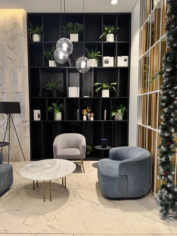 Двухэтажная квартира🏙️ м. Полежаевская7️⃣ сдаю 2х этажную квартиру в доме бизнес класса. Второй этаж полноценный. 🏡 красивая территория. Приятные входные группы с ресепшеном 24/7. 🛋️ 60 метров. 2 санузла на первом и втором этаже. Балкон. Стиральная комната. 🛌 спальня с двухспальной кроватью. Проектор. Вся необходимая техника, включая посудомойку. 🫰стоимость: 130.000₽ в месяц. ✅ заехать можно в ближайшее время. Сдается на 2-3 месяца — поэтому цена много ниже, чем в жк этого района. Готова к оперативному показу. 💌пишите, звоните: @perssiona ➡️предоплату/бронь/заморозку денег/автооплату до просмотра квартиры не вносить! Если по этому объявлению спрашивают какую либо оплату сообщите по контактам в описании канала. - фотография - 8