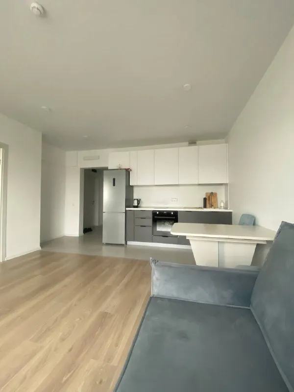 Всем привет! Сдается евро двушка в новом доме жк волжский парк. Ищу одну работающую девушку! К сожал... - фотография