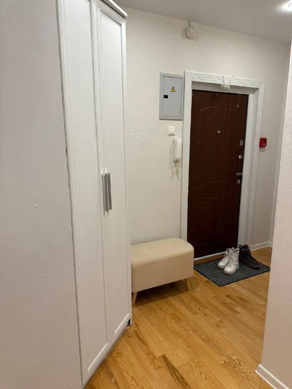 Сдается уютная 1-комнатная квартира на 3-м этаже, всего в 1 минуте (!!) от метро фонвизинская. Кварт... - фотография