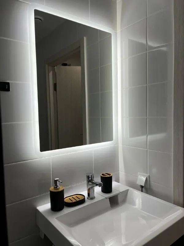 М. Волгоградский проспект студия друзья, привет☀️ сдаем свою видовую студию в жк первый дубровский, 25 м² ⓜ️3 минуты от м. Волгоградский проспект 🌇на 28 этаже с потрясающим видом на центр москвы 🥇сдается впервые 🌸хотим сдать в долгосрочную аренду, но открыты к обсуждению ❣️мы с мужем (@seeker8529 и @futuristsp) покупали ее для себя, но в процессе стало понятно, что нас будет больше 🐣 поэтому мебель и техника хорошего качества, как для себя ☑️ квартира готова для проживания: - стиральная машина - холодильник - варочная панель - микроволновка - кондиционер - шикарный диван-кровать из ортопедической пены для 1-2 человек - раздвижной стол - 2 огромных шкафа - гладилка, утюг, пылесос, посуда, вайфай 🏡 особенности: - окна в сторону центра москвы, потрясающий вид на закат - закрытый двор-парк без машин - в доме уже функционируют пвз вайлдберис и озон, есть кафе - 2 станции метро и вы на таганке ‼️готовы обсудить более выгодные условия, тк уезжаем в другой город‼️ цена: 70.000₽ + ку залог 70.000₽, можем разбить на 2 месяца контакты @futuristsp ➡️предоплату/бронь/заморозку денег/автооплату до просмотра квартиры не вносить! Если по этому объявлению спрашивают какую либо оплату сообщите по контактам в описании канала. - фотография - 4