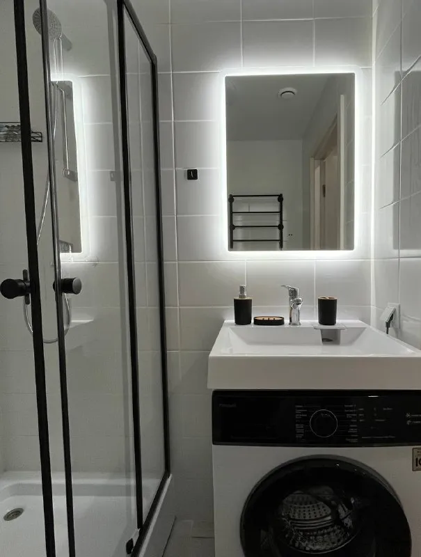 М. Волгоградский проспект студия друзья, привет☀️ сдаем свою видовую студию в жк первый дубровский, 25 м² ⓜ️3 минуты от м. Волгоградский проспект 🌇на 28 этаже с потрясающим видом на центр москвы 🥇сдается впервые 🌸хотим сдать в долгосрочную аренду, но открыты к обсуждению ❣️мы с мужем (@seeker8529 и @futuristsp) покупали ее для себя, но в процессе стало понятно, что нас будет больше 🐣 поэтому мебель и техника хорошего качества, как для себя ☑️ квартира готова для проживания: - стиральная машина - холодильник - варочная панель - микроволновка - кондиционер - шикарный диван-кровать из ортопедической пены для 1-2 человек - раздвижной стол - 2 огромных шкафа - гладилка, утюг, пылесос, посуда, вайфай 🏡 особенности: - окна в сторону центра москвы, потрясающий вид на закат - закрытый двор-парк без машин - в доме уже функционируют пвз вайлдберис и озон, есть кафе - 2 станции метро и вы на таганке ‼️готовы обсудить более выгодные условия, тк уезжаем в другой город‼️ цена: 70.000₽ + ку залог 70.000₽, можем разбить на 2 месяца контакты @futuristsp ➡️предоплату/бронь/заморозку денег/автооплату до просмотра квартиры не вносить! Если по этому объявлению спрашивают какую либо оплату сообщите по контактам в описании канала. - фотография - 6