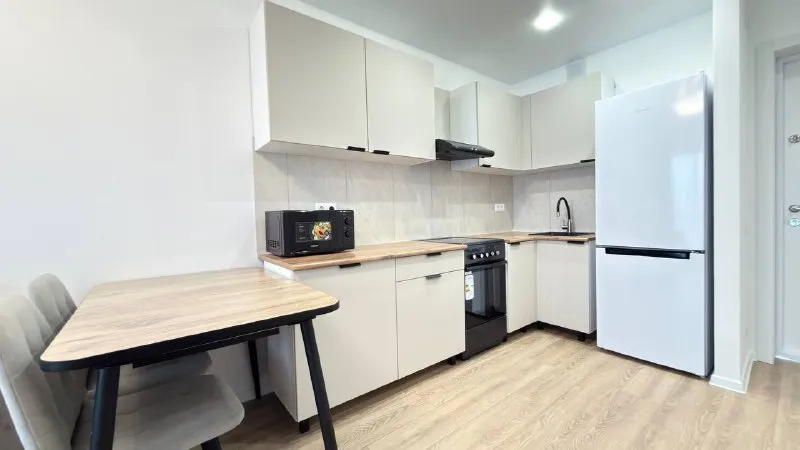 Евродвушка🏙️ м. Саларьево1️⃣ сдаётся на длительный срок евродвушка. 📍адрес: трехполье, 6к1. Квартира... - фотография