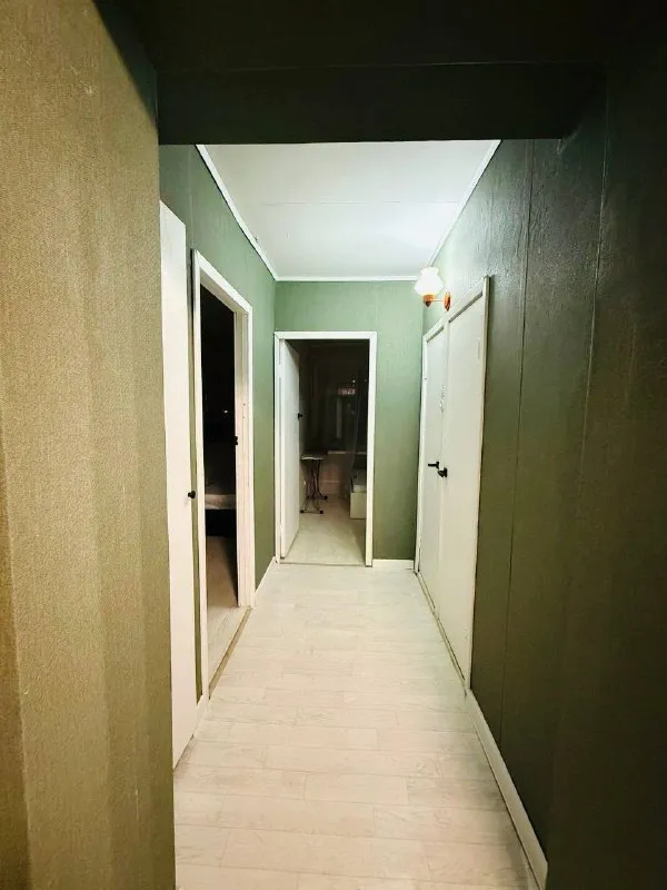 Место в комнате🏙️ бкл нагатинский затон1️⃣ сдаётся подселение для парня/девушки в чистой обновлённой квартире! 📍4 минуты пешком до метро нагатинский затон что вас ждёт: 🔹 светлая и уютная комната в просторной квартире с современным ремонтом. 🔹 вся мебель и техника – заселяйтесь и чувствуйте себя как дома! 🔹 чистота и порядок – всё аккуратно и ухожено. Что есть в квартире: ✔ полностью оборудованная квартира (вся необходимая мебель и техника) ✔ высокоскоростной wi-fi ✔ удобная зона отдыха отличная локация: 🚇 5 минут до метро – быстрый доступ к центру! 🏪 магазины и кафе рядом правила: 🚭 без алкоголя, курения и веществ 📑 официальный договор, без комиссий ⏳ долгосрочно, от 6 месяцев 💳цена: 21.000₽/месяц. 💌пишите, отвечу на все вопросы: @vik_dobro - фотография - 6