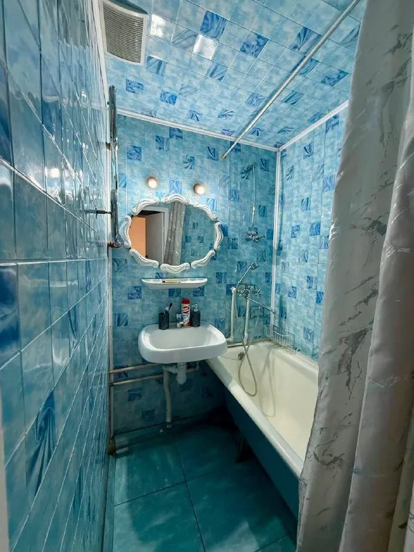 Место в комнате🏙️ бкл нагатинский затон1️⃣ сдаётся подселение для парня/девушки в чистой обновлённой квартире! 📍4 минуты пешком до метро нагатинский затон что вас ждёт: 🔹 светлая и уютная комната в просторной квартире с современным ремонтом. 🔹 вся мебель и техника – заселяйтесь и чувствуйте себя как дома! 🔹 чистота и порядок – всё аккуратно и ухожено. Что есть в квартире: ✔ полностью оборудованная квартира (вся необходимая мебель и техника) ✔ высокоскоростной wi-fi ✔ удобная зона отдыха отличная локация: 🚇 5 минут до метро – быстрый доступ к центру! 🏪 магазины и кафе рядом правила: 🚭 без алкоголя, курения и веществ 📑 официальный договор, без комиссий ⏳ долгосрочно, от 6 месяцев 💳цена: 21.000₽/месяц. 💌пишите, отвечу на все вопросы: @vik_dobro - фотография - 9