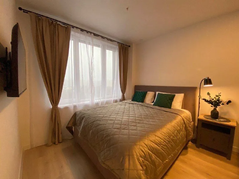 Студия🏙️ м. Пятницкая шоссе3️⃣ сзао, м. Пятницкое шоссе, 10 минут пешком от метро. 📍адрес: пятницкое шоссе, 56б студия, 23 м², вид на город. Сдам на длительный срок от 6 месяцев. Всё для комфортного проживания имеется, постельное бельё хлопок, кровать аскона, матрас премиум аскона, средней жёсткости. Посудомоечная машина, холодильник, телевизор диагональ 43, микроволновка, плита, чайник, фен, полотенца, посуда, постельное бельë, кровать аскона, матрас аскона анатомический serta atlanta medium, гладильная доска, утюг * при заселении необходимо предоставить паспорт рф; * залог возвращается при выселении, при условии сохранности и целостности, чистоте. *максимальная вместимость - 2 человека, строго - некурящим, неупотребляющим. *с маленькими детьми будет некомфортно, нет дополнительных безопасных условий. *животные - по согласованию, возможна доплата, увеличение залога. 💳цена: 50.000₽/месяц (ку счётчики + интернет отдельно), залог 100%, возвращается при выезде. На короткий срок от 7 ночей 3.000₽/ночь; новогодние праздники от 4.000₽-5.500₽/ночь от 3 ночей; 💌пожалуйста, пишите пару слов о себе: +7-903-561-20-21, whatsapp - фотография - 2