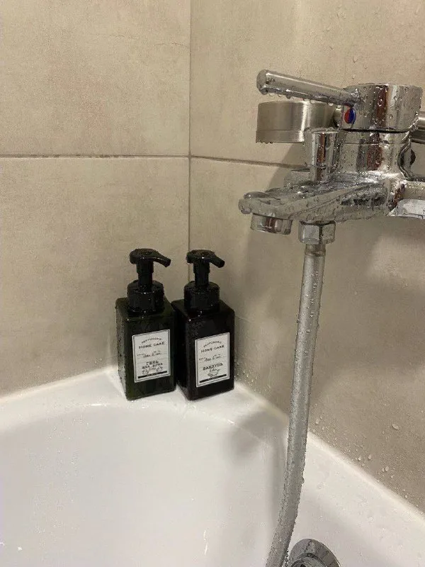 Студия🏙️ м. Пятницкая шоссе3️⃣ сзао, м. Пятницкое шоссе, 10 минут пешком от метро. 📍адрес: пятницкое шоссе, 56б студия, 23 м², вид на город. Сдам на длительный срок от 6 месяцев. Всё для комфортного проживания имеется, постельное бельё хлопок, кровать аскона, матрас премиум аскона, средней жёсткости. Посудомоечная машина, холодильник, телевизор диагональ 43, микроволновка, плита, чайник, фен, полотенца, посуда, постельное бельë, кровать аскона, матрас аскона анатомический serta atlanta medium, гладильная доска, утюг * при заселении необходимо предоставить паспорт рф; * залог возвращается при выселении, при условии сохранности и целостности, чистоте. *максимальная вместимость - 2 человека, строго - некурящим, неупотребляющим. *с маленькими детьми будет некомфортно, нет дополнительных безопасных условий. *животные - по согласованию, возможна доплата, увеличение залога. 💳цена: 50.000₽/месяц (ку счётчики + интернет отдельно), залог 100%, возвращается при выезде. На короткий срок от 7 ночей 3.000₽/ночь; новогодние праздники от 4.000₽-5.500₽/ночь от 3 ночей; 💌пожалуйста, пишите пару слов о себе: +7-903-561-20-21, whatsapp - фотография - 6