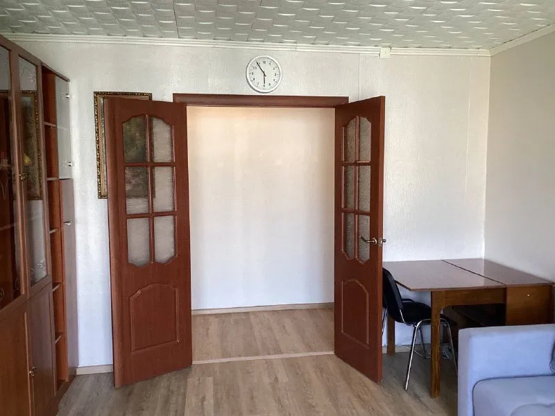 Комната🏙️ м. Зябликово1️⃣ сдаётся комната в 3-к квартире. 📍адрес: ясеневая, 41к3 метро: зябликово и красногвардейская (400 м-пешая доступность) все комнаты сдаются, пока свободны, одна комната-с балконом, можно выбрать. Тихий спальный район. Уютная чистая квартира после ремонта. Есть все необходимое для комфортного проживания: + общая площадь 65 м² + площадь комнаты 18 м², этаж 9 + косметический ремонт + вся необходимая мебель + санузел раздельный + кухня 10 м², полностью укомплектованная + холодильник + стиральная машина + свч + вытяжка + пылесос + утюг 💳цена: 26.000₽ + счётчики + залог можно разбить на 2 платежа. Рассмотрим всех желающих, без животных и маленьких детей. 💌пишите, пожалуйста, на whatsapp или звоните: +7-903-247-04-05 @tatyanabuben4ik - фотография - 2