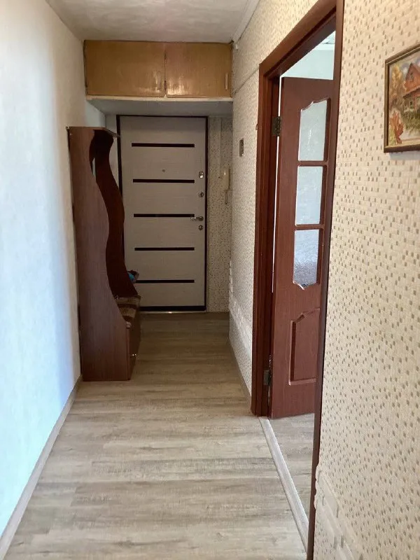 Комната🏙️ м. Зябликово1️⃣ сдаётся комната в 3-к квартире. 📍адрес: ясеневая, 41к3 метро: зябликово и красногвардейская (400 м-пешая доступность) все комнаты сдаются, пока свободны, одна комната-с балконом, можно выбрать. Тихий спальный район. Уютная чистая квартира после ремонта. Есть все необходимое для комфортного проживания: + общая площадь 65 м² + площадь комнаты 18 м², этаж 9 + косметический ремонт + вся необходимая мебель + санузел раздельный + кухня 10 м², полностью укомплектованная + холодильник + стиральная машина + свч + вытяжка + пылесос + утюг 💳цена: 26.000₽ + счётчики + залог можно разбить на 2 платежа. Рассмотрим всех желающих, без животных и маленьких детей. 💌пишите, пожалуйста, на whatsapp или звоните: +7-903-247-04-05 @tatyanabuben4ik - фотография - 3