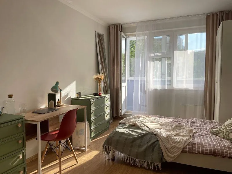 Место в комнате🏙️ м. Медведково6️⃣ место для девушки в комнате с балконом. М. Медведково (10 минут п... - фотография