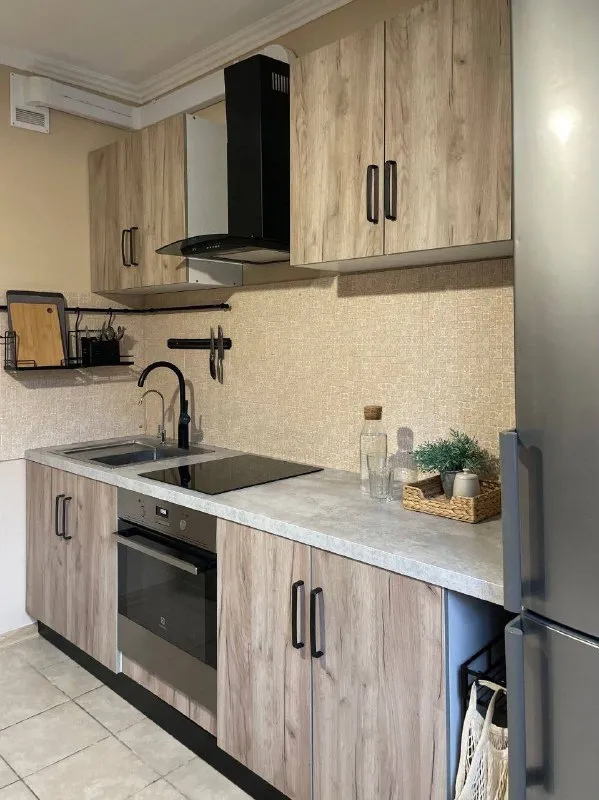 Место в комнате🏙️ м. Медведково6️⃣ место для девушки в комнате с балконом. М. Медведково (10 минут пешком). 📍адрес: проезд шокальского 39к2 комната рассчитана на проживание 2 девушек. 💳аренда места: 25.000₽ в месяц + оплата коммунальных платежей квартира рассчитана на проживание 4 девушек - уютная и солнечная в тихом районе города. - в нашем пространстве есть все необходимое для комфортного проживания (современная бытовая техника, кухонная утварь, скоростной интернет, проектор smarttv для просмотра фильмов по вечерам). Раздельный санузел с ванной комнатой. - еженедельный клининг и административное решение бытовых вопросов 🫶 - а окна комнаты выходят на зеленый двор 📌 мы ищем: соседку, которая ведет здоровый образ жизни, увлекается спортом или творчеством, растет в своем деле и с оптимизмом смотрит в будущее. Если это про тебя - заглядывай на просмотр за чашечкой чая ☕️ рассматриваем только длительную аренду. 💌задать вопрос или забронировать объект: @vcolivinge - фотография - 6