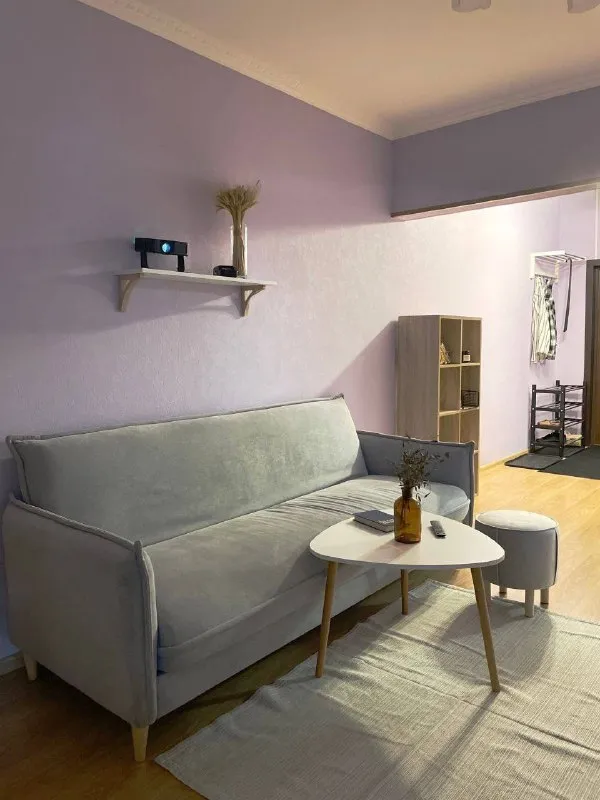 Место в комнате🏙️ м. Медведково6️⃣ место для девушки в комнате с балконом. М. Медведково (10 минут пешком). 📍адрес: проезд шокальского 39к2 комната рассчитана на проживание 2 девушек. 💳аренда места: 25.000₽ в месяц + оплата коммунальных платежей квартира рассчитана на проживание 4 девушек - уютная и солнечная в тихом районе города. - в нашем пространстве есть все необходимое для комфортного проживания (современная бытовая техника, кухонная утварь, скоростной интернет, проектор smarttv для просмотра фильмов по вечерам). Раздельный санузел с ванной комнатой. - еженедельный клининг и административное решение бытовых вопросов 🫶 - а окна комнаты выходят на зеленый двор 📌 мы ищем: соседку, которая ведет здоровый образ жизни, увлекается спортом или творчеством, растет в своем деле и с оптимизмом смотрит в будущее. Если это про тебя - заглядывай на просмотр за чашечкой чая ☕️ рассматриваем только длительную аренду. 💌задать вопрос или забронировать объект: @vcolivinge - фотография - 8