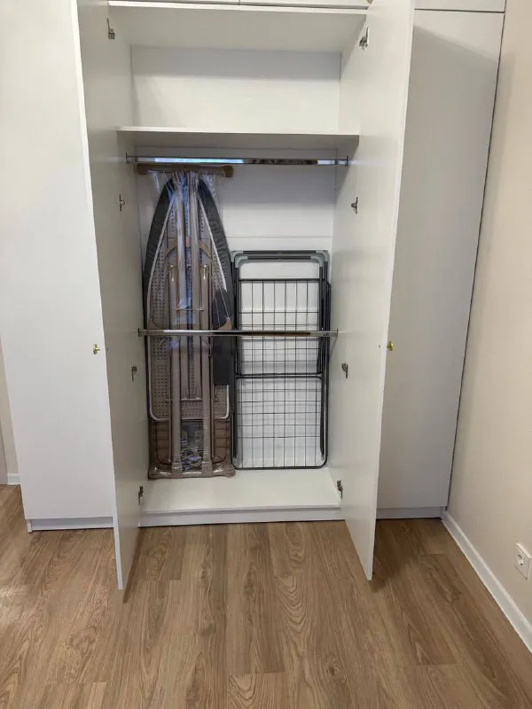 3-к квартира🏙️ м. Саларьево1️⃣ сдается 3-комнатная квартира (2 изолированные комнаты и большая кухня-гостиная) на 18 этаже. 📍адрес: большое понизовье, 8 квартира сдаётся впервые, имеется вся необходимая мебель и техника: посудомоечная машина, стиральная машина, холодильник, духовка, плита, микроволновая печь, телевизор. Условия: можно с детьми; без животных; только гражданам рф. 💳стоимость: 90.000₽/месяц + коммуналка полная квитанция; залог — 60.000₽ (можно разбить на 2 платежа) 💌обращаться: @ekaterinadegtyareva - фотография - 7