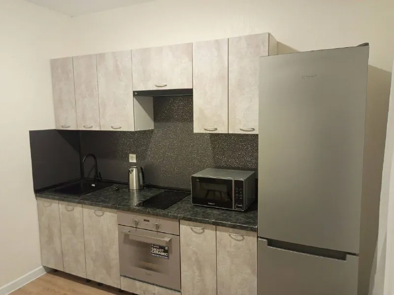 1-к квартира🏙️ д. Ватутинки впервые сдается однокомнатная квартира площадью 32.8 м², расположенная на 13 этаже. 📍адрес: ватутинки, улица генерала пилипенко, дом 1/1 (новая москва). Квартира выполнена в современном стиле с дизайнерским ремонтом, который сочетает в себе комфорт и функциональность. Пространство продумано до мелочей, чтобы создать атмосферу уюта и гармонии. Полностью укомплектована необходимой мебелью и техникой для комфортного проживания-холодильник, варочная поверхность, плита, стир. Машинка, кондиционер, чайник, свч. Особенностью квартиры является наличие отдельной гардеробной, что позволяет удобно организовать хранение вещей и поддерживать порядок в доме. Рассмотрим арендаторов без вредных привычек, платежеспособных и аккуратных, граждан рф, без животных. 💳цена: 45.000₽ + ку, залог 45.000₽. 💌контакт: +7-912-043-80-56, елизавета - фотография - 4