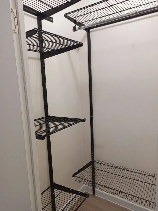 1-к квартира🏙️ д. Ватутинки впервые сдается однокомнатная квартира площадью 32.8 м², расположенная на 13 этаже. 📍адрес: ватутинки, улица генерала пилипенко, дом 1/1 (новая москва). Квартира выполнена в современном стиле с дизайнерским ремонтом, который сочетает в себе комфорт и функциональность. Пространство продумано до мелочей, чтобы создать атмосферу уюта и гармонии. Полностью укомплектована необходимой мебелью и техникой для комфортного проживания-холодильник, варочная поверхность, плита, стир. Машинка, кондиционер, чайник, свч. Особенностью квартиры является наличие отдельной гардеробной, что позволяет удобно организовать хранение вещей и поддерживать порядок в доме. Рассмотрим арендаторов без вредных привычек, платежеспособных и аккуратных, граждан рф, без животных. 💳цена: 45.000₽ + ку, залог 45.000₽. 💌контакт: +7-912-043-80-56, елизавета - фотография - 6