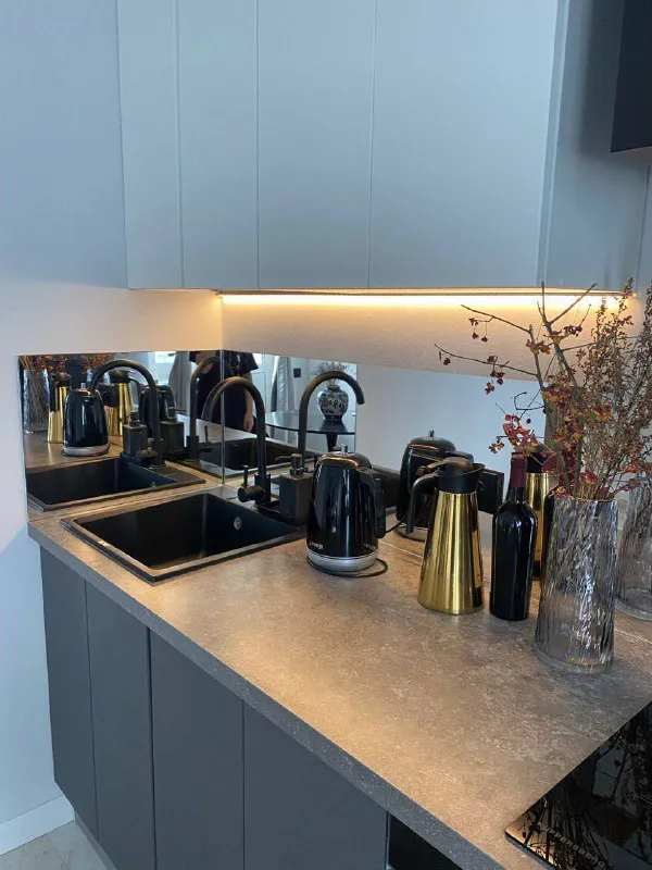 1-к квартира🏙️ мцд-1 сколково🚆 31,8 м² 📍адрес: московская область, одинцовский район, бульвар эйнштейна 1 сдается на продолжительный срок солнечная 1-но комнатная квартира. Солнце после обеда, очень красивые закаты. Есть вся необходимая мебель и техника (кондиционер, телевизор и пр). Вместительная гардеробная и лоджия. Спальня отгорожена стеклянной перегородкой. С окон открывается вид на тц 3 кита, на сколково (бц амальтея, орбион), минское шоссе и на парк трехгорку. В шаговой доступности сколтех, центральный парк, мещерский лес и др. Транспортная доступность. В 15 минутах ходьбы мцд сколково. Также можно за 8 минут дойти до остановки 3 кита и доехать до славянского бульвара, парка победы, мцк кутузовская, м. Киевская (до киевской около 20 минут). В жк есть подземная парковка, и все необходимые магазины: продуктовые, кофейни, салоны красоты, студия йоги и пр. 💳стоимость: 70.000₽/месяц + вода, электричество и интернет 💌telegram: @annakoch - фотография - 5