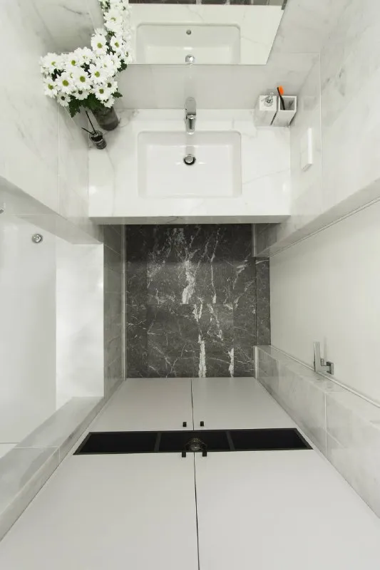 3-комн квартира, 56.4 м² м курьяново • 5 мин пешком • 14 этаж из 32 • ул донецкая 30 к2, на карте 110 000 ₽/мес, без комиссии большой гайд по аренде холодильник • стиральная машина • интернет • мебель • посудомойка • кондиционер • с животными • телевизор • лифт • с детьми • мусоропровод • консьерж район марьино чистота 3.85 транспорт 4.33 парки и скверы 4.67 собственник. Сдаётся стильная евро-трёшка 56 м² с дизайнерским ремонтом. Кухня-гостиная + 2 комнаты. Вся техника: холодильник, посудомойка, стиралка, духовой шкаф, кондиционер. Раздельный санузел, ванная с мрамором. Окна во двор, рядом парк с набережной, магазины у дома. Депозит 100%. Свет и вода отдельно. Клинер 1 раз в подарок. Заселение с 01.02.2026 © предоплату до просмотра просят только мошенники! Architect m, написать уровень доверия низкий ⚠️ выложить квартиру бесплатно - фотография - 8