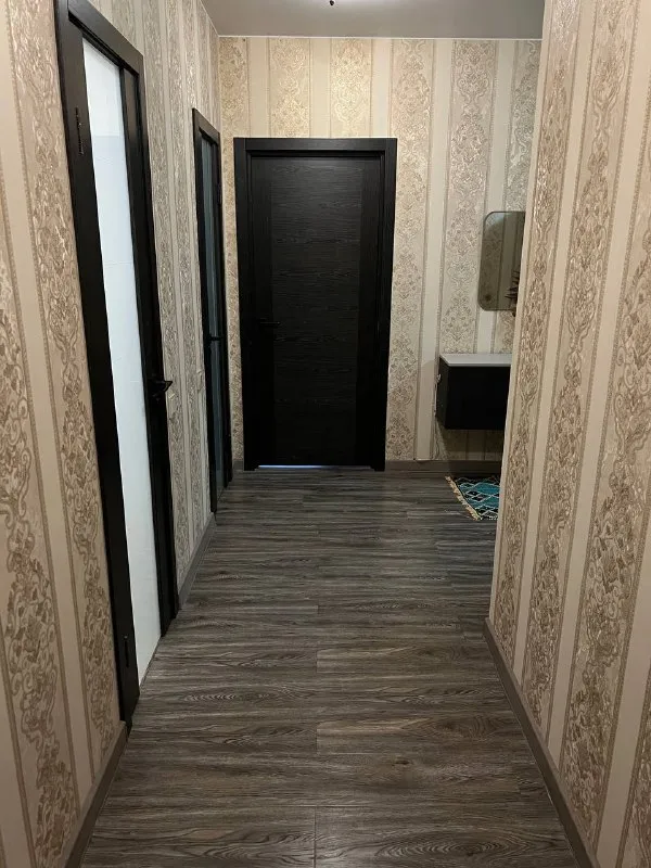 2-комн квартира, 75 м² м народное ополчение • 10 мин пешком • 2 этаж из 30 • ул народного ополчения 3, на карте 85 000 ₽/мес, без комиссии большой гайд по аренде мебель • посудомойка • кондиционер • холодильник • стиральная машина • интернет • мусоропровод • лифт • консьерж • с животными • с детьми • телевизор район хорошёво-мнёвники чистота 4.06 транспорт 4.47 парки и скверы 3.70 субаренда. Сдается квартира на 2 месяца 5.02-5.04. Окна выходят и в сторону двора и в сторону дороги. Есть гардеробная. Останутся кровать, матрас, шкафы, столы, стулья, кофемашина. Продуктовый магазин в самом доме, также рядом вкусвилл, перекресток, пятерочка, азбука вкуса. Коммуналка входит в стоимость. Залог (возвратный) - 60000 александра, написать уровень доверия средний 🆗 выложить квартиру бесплатно - фотография - 6