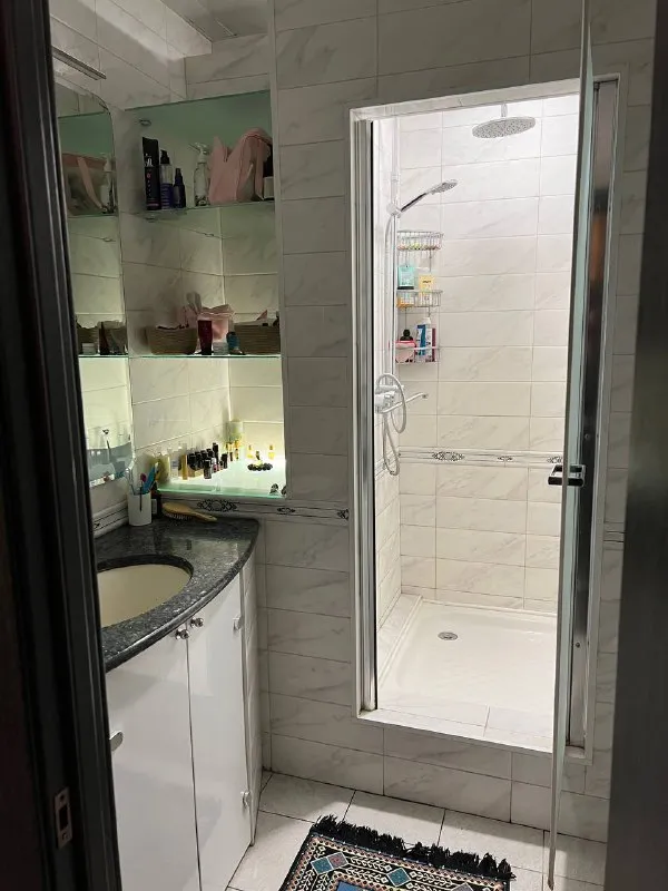 2-комн квартира, 75 м² м народное ополчение • 10 мин пешком • 2 этаж из 30 • ул народного ополчения 3, на карте 85 000 ₽/мес, без комиссии большой гайд по аренде мебель • посудомойка • кондиционер • холодильник • стиральная машина • интернет • мусоропровод • лифт • консьерж • с животными • с детьми • телевизор район хорошёво-мнёвники чистота 4.06 транспорт 4.47 парки и скверы 3.70 субаренда. Сдается квартира на 2 месяца 5.02-5.04. Окна выходят и в сторону двора и в сторону дороги. Есть гардеробная. Останутся кровать, матрас, шкафы, столы, стулья, кофемашина. Продуктовый магазин в самом доме, также рядом вкусвилл, перекресток, пятерочка, азбука вкуса. Коммуналка входит в стоимость. Залог (возвратный) - 60000 александра, написать уровень доверия средний 🆗 выложить квартиру бесплатно - фотография - 7