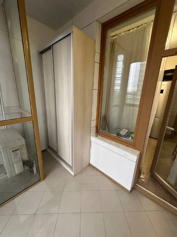 1-комн квартира, 40.5 м² м ботанический сад • 2 мин пешком • 3 этаж из 18 • проезд лазоревый 5 к3, на карте 89 000 ₽/мес, без комиссии большой гайд по аренде стиральная машина • интернет • мебель • холодильник • посудомойка • кондиционер • телевизор • лифт • с животными • с детьми • мусоропровод • консьерж район свиблово чистота 4.63 транспорт 4.26 парки и скверы 4.84 субаренда. Пересдаю на среднесрок 7.0115.03, заезд от 1 мес (лучше весь срок). Балкон с креслом, вид на двор жк и павильоны вднх. 1 мин: ozon/wb, перекрёсток, вкусвилл. Техника: tv 55 smart, алиса, доп. Монитор, сушка одежды, гриль, комбайн, отпариватель. Толстые стены соседей не слышно. Охрана+камеры, безопасно оставлять вещи. Ку 5000 фикс, залог 60000. © предоплату до просмотра просят только мошенники! Владислав, написать уровень доверия низкий ⚠️ выложить квартиру бесплатно - фотография - 6