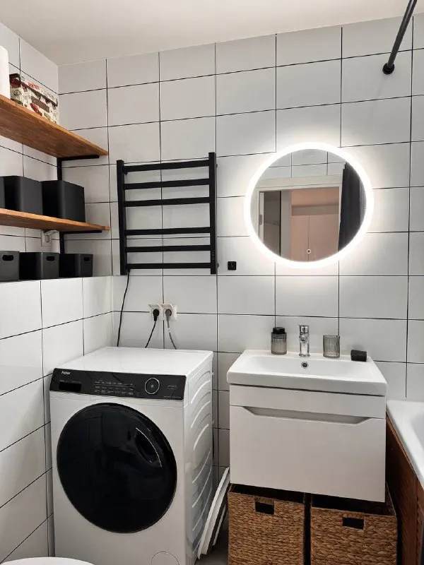 Евродвушка🏙️ м. Кантемировская2️⃣ сдается с 21 января, просмотры возможны с 12 января, ранее по договоренности. Фотографии соответствуют реальности. 1-к квартира (евродвушка). 26 этаж из 33. 📍адрес: жк кавказский бульвар, 51к2 метро кантемировская 🟢 пешком до метро до 20 минут, на автобусе около 5-10 до метро кантемировская или царицыно, а также до мцд-2 царицыно. Проживание до 2-х взрослых, можно с детьми. Проживание с домашним питомцем обсуждается. Имеется вся необходимая мебель и техника, в том числе стиральная машина 2 в 1 с сушильной машиной, моющий пылесос, кондиционер, посудомоечная машина. Современные системы хранения. Курение в квартире запрещено 🚫. Сдается на длительный срок, заключается договор. 💳арендная плата: 80.000₽ в месяц + счетчики (свет, вода) и оплата интернета (уже проведен). Залог 80.000₽ (разбивается при необходимости). 💌telegram: @k_ristinochka - фотография - 9