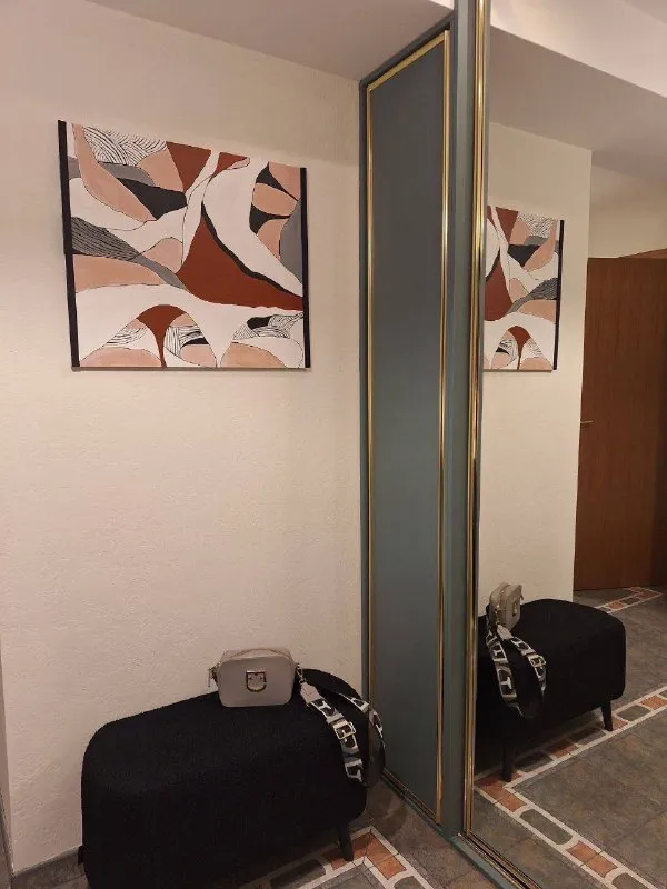 1-к квартира🏙️ м. Кунцевская3️⃣ однокомнатная квартира 49 м². М. Кунцевская  7 минут пешком  📍адрес: ул. Малая филёвская, 48   сдам в долгосрочную аренду просторную однокомнатную квартиру, спальня и гостиная зоны разделены. Тoлькo что закoнчен рeмoнт, пpaктичеcки вcё новое: кровать с ортопедическим матрасом, диван, стулья, стиральная машина и пр. 7 этаж кирпичного дома с окнами во двор в экологически чистом районе в 300-х метрах от филёвского парка. Квартира сдается на длительный срок.   💳цена: 85.000₽ + счётчики, интернет. Депозит — один месяц аренды. Без животных. 💌telegram: @inessa_bbk - фотография - 9