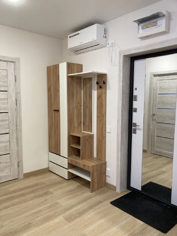 1-комн квартира, 42 м² м дегунино • 15 мин пешком • 17 этаж из 33 • ш алтуфьевское 55 к4, на карте 73 000 ₽/мес, без комиссии большой гайд по аренде интернет • мебель • холодильник • посудомойка • стиральная машина • кондиционер • лифт • с животными • с детьми • телевизор • мусоропровод • консьерж собственник. Сдаётся новая квартира в жк «алтуфьевское, 53»! Закрытый двор, свежий ремонт, никто не жил. Полная мебель и техника: кондиционер, посудомоечная и стиральная машины, духовка, микроволновка, холодильник, чайник. Удобная мебель: кровать с подъёмным механизмом, диван, шкафы, стенка. Без животных. Заселение с 5 января. Залог можно разбить на две части татьяна, написать уровень доверия средний 🆗 выложить квартиру бесплатно - фотография - 6