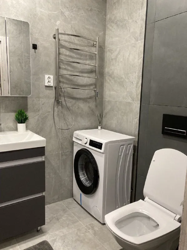 1-комн квартира, 42 м² м дегунино • 15 мин пешком • 17 этаж из 33 • ш алтуфьевское 55 к4, на карте 73 000 ₽/мес, без комиссии большой гайд по аренде интернет • мебель • холодильник • посудомойка • стиральная машина • кондиционер • лифт • с животными • с детьми • телевизор • мусоропровод • консьерж собственник. Сдаётся новая квартира в жк «алтуфьевское, 53»! Закрытый двор, свежий ремонт, никто не жил. Полная мебель и техника: кондиционер, посудомоечная и стиральная машины, духовка, микроволновка, холодильник, чайник. Удобная мебель: кровать с подъёмным механизмом, диван, шкафы, стенка. Без животных. Заселение с 5 января. Залог можно разбить на две части татьяна, написать уровень доверия средний 🆗 выложить квартиру бесплатно - фотография - 8