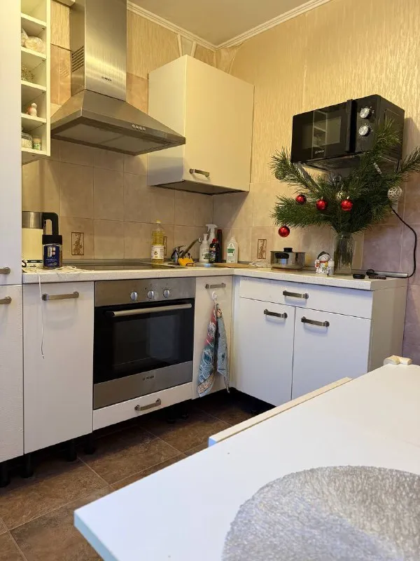 1-комн квартира, 24.5 м² м домодедовская • 15 мин пешком • 6 этаж из 9 • проезд шипиловский 67 к1, на карте 55 000 ₽/мес, без комиссии большой гайд по аренде стиральная машина • мебель • холодильник • кондиционер • с животными • телевизор • лифт • мусоропровод • с детьми • посудомойка • интернет • консьерж район орехово-борисово южное чистота 4.10 транспорт 4.19 парки и скверы 4.22 собственник. Собственник. Сдам с 9.01 квартиру в спокойном зеленом районе длительно, для 1-2 человек со стабильным доходом. М. Домодедовская 15 мин ходьбы, орехово 5 мин на транспорте (остановка в 1 мин от дома) рядом продуктовые магазины, пвз, детский сад, школа, парк царицыно, несколько трц, лесопарк. Сейчас в квартире идет ремонт. Просмотр с 5 января. © предоплату до просмотра просят только мошенники! Лида, написать уровень доверия низкий ⚠️ выложить квартиру бесплатно - фотография - 2