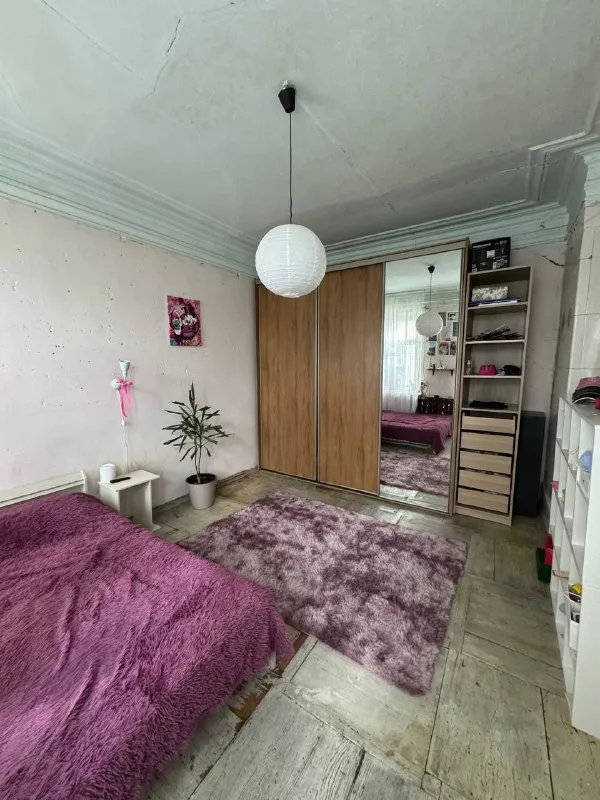 Комната, 16.5 м² м цветной бульвар • 2 мин пешком • 4-комнатная квартира • 3 этаж из 7 • б-р цветной 25 стр1, на карте 37 000 ₽/мес, без комиссии большой гайд по аренде холодильник • стиральная машина • интернет • мебель • посудомойка • лифт • кондиционер • с животными • с детьми • телевизор • мусоропровод • консьерж тверской район чистота 4.59 транспорт 4.82 парки и скверы 3.85 субаренда. Изолированная комната. Ку включено. Залог 20.000 заезд 10 января комната в 4х комнатной квартире, соседи 2 девочки и 1 мальчик. Все необходимое, стиралка, посудомойка, микроволновка и пр дружные соседи, не прочь пообщаться, но и личное пространство уважаем ищем: чистоплотную соседку, уважающую личное пространство © предоплату до просмотра просят только мошенники! Yana, написать уровень доверия низкий ⚠️ выложить квартиру бесплатно - фотография - 2