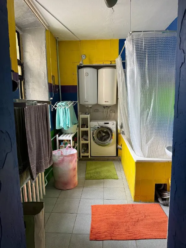 Комната, 16.5 м² м цветной бульвар • 2 мин пешком • 4-комнатная квартира • 3 этаж из 7 • б-р цветной 25 стр1, на карте 37 000 ₽/мес, без комиссии большой гайд по аренде холодильник • стиральная машина • интернет • мебель • посудомойка • лифт • кондиционер • с животными • с детьми • телевизор • мусоропровод • консьерж тверской район чистота 4.59 транспорт 4.82 парки и скверы 3.85 субаренда. Изолированная комната. Ку включено. Залог 20.000 заезд 10 января комната в 4х комнатной квартире, соседи 2 девочки и 1 мальчик. Все необходимое, стиралка, посудомойка, микроволновка и пр дружные соседи, не прочь пообщаться, но и личное пространство уважаем ищем: чистоплотную соседку, уважающую личное пространство © предоплату до просмотра просят только мошенники! Yana, написать уровень доверия низкий ⚠️ выложить квартиру бесплатно - фотография - 6