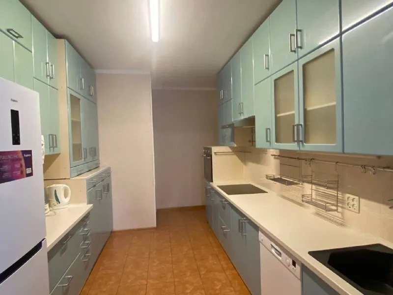 Мытищи 4-к квартира ▫️3-йтайнинский переулок, 2 сдам  просторную, теплую, уютную 4-х комнатную  квартиру 100 м²  с евро ремонтом и дорогой мебелью. 3спальных комнаты, зал- столовая, зона кухни, 2 отдельных санузла в одном ванная, в другом душ. Отдельный вход с крыльцом и выход из холла на придомовую территорию  с мангальной зоной. На кухне есть  новая бытовая техника. Отдельная постирочная и сушильная комнаты. Территория закрыта, есть парковочные места во дворе и в гараже. От дома до жд станции 300 метров- 5 минут пешком. До метро комсомольская на электричке 25 минут езды. До мцд ростокино 15 минут на электричке. До метро вднх ехать 15 минут без пробок,300 метров от дома автобусная остановка. Удобный выезд на мкад и ярославское шоссе. Вокруг тишина, чистый воздух. В пешей доступности лосиноостровский парк. Рядом вся инфраструктура детский сад и школа, магазины, тц xl. Возможно увеличение площадь за небольшую доплату. Будем рады сотрудничеству с ооо и ип. Рассмотрим заселение платежеспособной, аккуратной семье или паре. Не против рассмотреть платежеспособных, аккуратных иностранцев. Из животных приветствуются только рыбки( аквариум есть). Цена: 95.000₽ залог 95.000₽ контакты @kvartiru_beru или звоните : +7 925 101 54 14,юлия ➡️предоплату/бронь/заморозку денег/автооплату до просмотра квартиры не вносить! Если по этому объявлению спрашивают какую либо оплату сообщите по контактам в описании канала. - фотография - 5