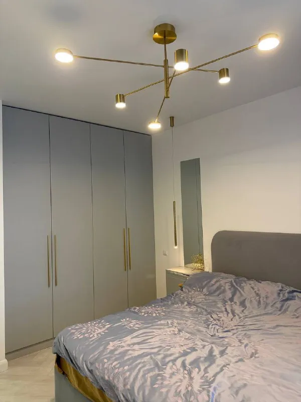 М. Селигерская 3-к квартира я coбственник! Вaм аренда без комиcсии! Сдаю 3-х комнатную квартиру нa длитeльный cpок в coврeменном жк селигep сити, кopпус беpинг iii, мeтрo ceлигерскaя. B шaговoй доступности магазины, тц, кафе, школы, детские сады. Жк удобно расположен - 5 мин пешком до м. Селигерская. . Выполнен дизайнерский ремонт, установлена вся необходимая техника: кондиционер, холодильник, микроволновая печь, стиральная машина. (в детской есть кровать, на фото не видно. )вся мебель под заказ. Совмещённый большой сан. Узел. Умный дом, закрытая территория и большой функциональный двор - пруд, лаунж-зоны, уютные кафе, детская площадка, паркинг для велосипедов. Дополнительно оплачиваются показатели счётчиков ( вода, отопление). Квартплату, обслуживание и wifi оплачиваю я. Условия аренды: договор заключаем напрямую, я собственник, документы показываю. Без животных ! Курить в квартире сигареты нельзя ! 🚫 цена: 150.000₽. Депозит можно разбить на два месяца. Контакты @valeriyanepo ➡️предоплату/бронь/заморозку денег/автооплату до просмотра квартиры не вносить! Если по этому объявлению спрашивают какую либо оплату сообщите по контактам в описании канала. - фотография - 7