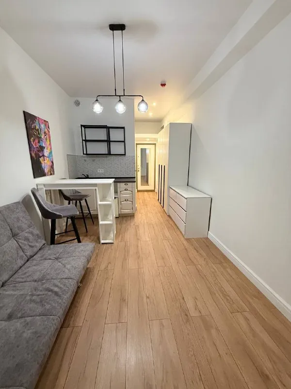 М. Электрозаводская студи ▫️улица электрозаводская д. 14 с1  сдаю в аренду  апартаменты - студия 18,5 м. , ⅜ этаж, в новом комплексе. Отличная локация метро электрозаводская - 5 минут, преображенская пл.15 минут, семеновская - 15 минут пешком. Новая необходимая мебель. Охрана, видеонаблюдение круглосуточное. Только скромной чистоплотной студентке/ студенту без в/п, без других проблем. Без детей и животных. Либо:  аренда под чистый офис (психолог, репетитор, подолог, фотограф). Заключаем договор. Проверка паспорта. Без агентов и без комиссий. Цена: 65.000₽ месяц + коммунальные платежи. Залог 65.000₽. Контакты собственник:  т. +7 (936) 262-84-36 ➡️предоплату/бронь/заморозку денег/автооплату до просмотра квартиры не вносить! Если по этому объявлению спрашивают какую либо оплату сообщите по контактам в описании канала. - фотография - 5